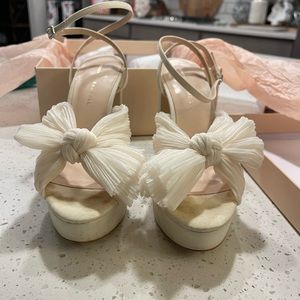 Natalia Pearl Platform Bow Heel Size 7 in pearl